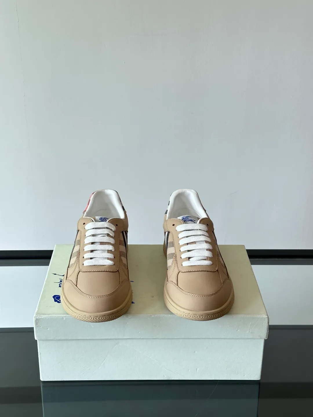 Men's shoes 💰p420 "Burberr＊" men's classic low-top sneakers, reinterpreted with Vintage retro plaid cotton and cowhide materials, decorated with a new brand logo. First-layer sheepskin lining, embossed Burberry lettering logo on the heel, T men's shoes 💰pU original outsole! Code number 38-44 (45 customized)
